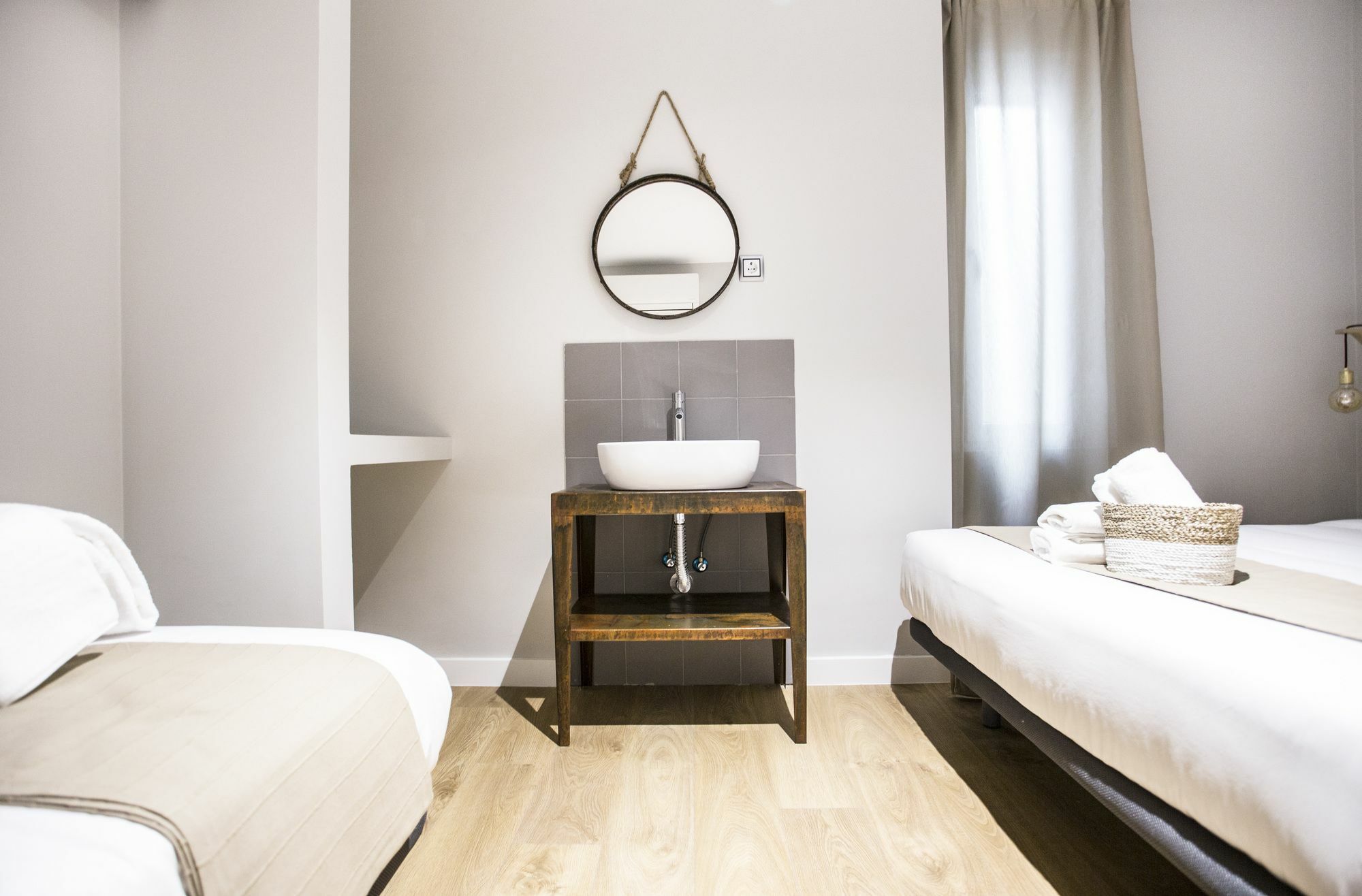 Hola Rooms Madrid Exterior photo