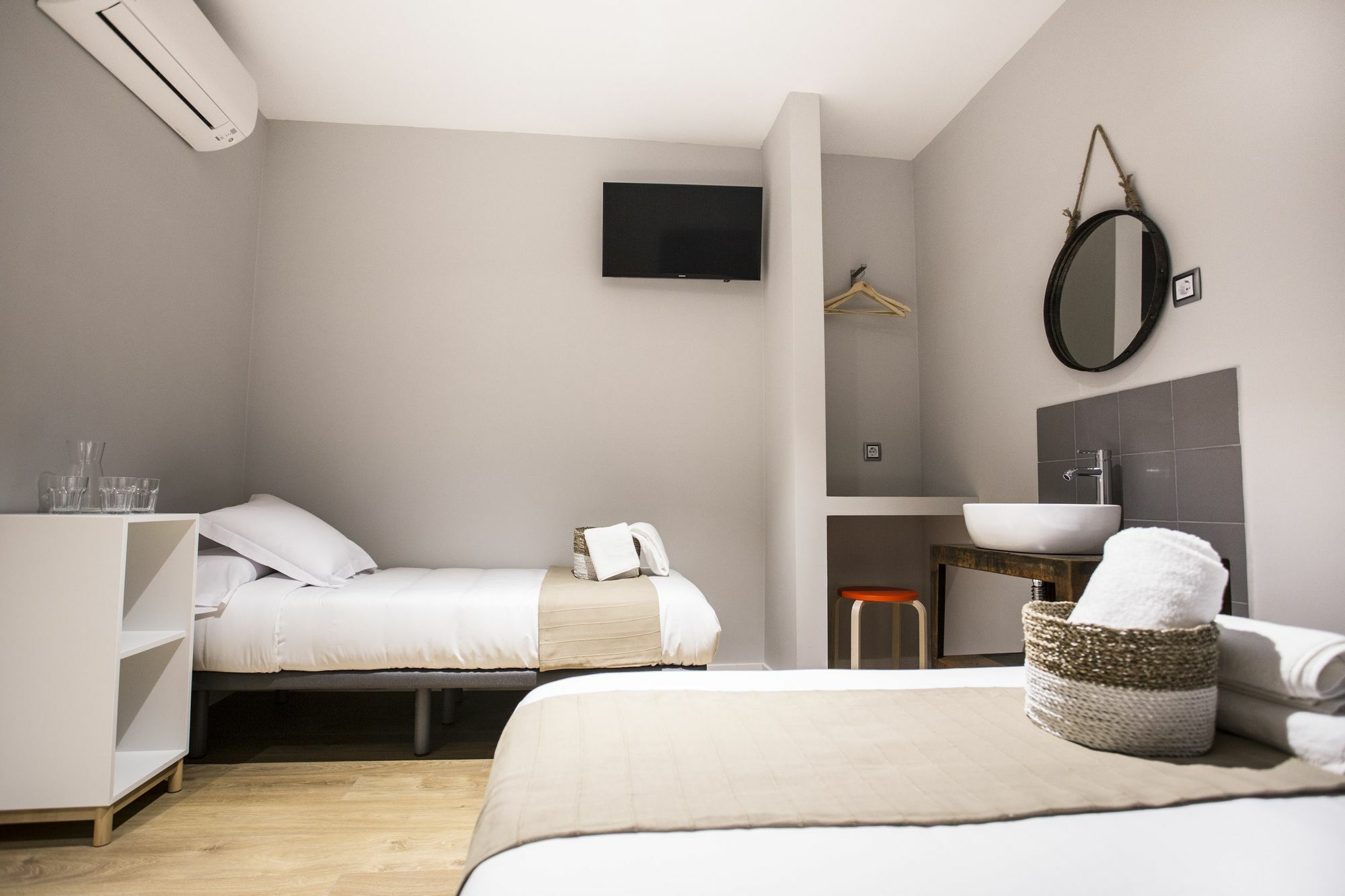 Hola Rooms Madrid Exterior photo